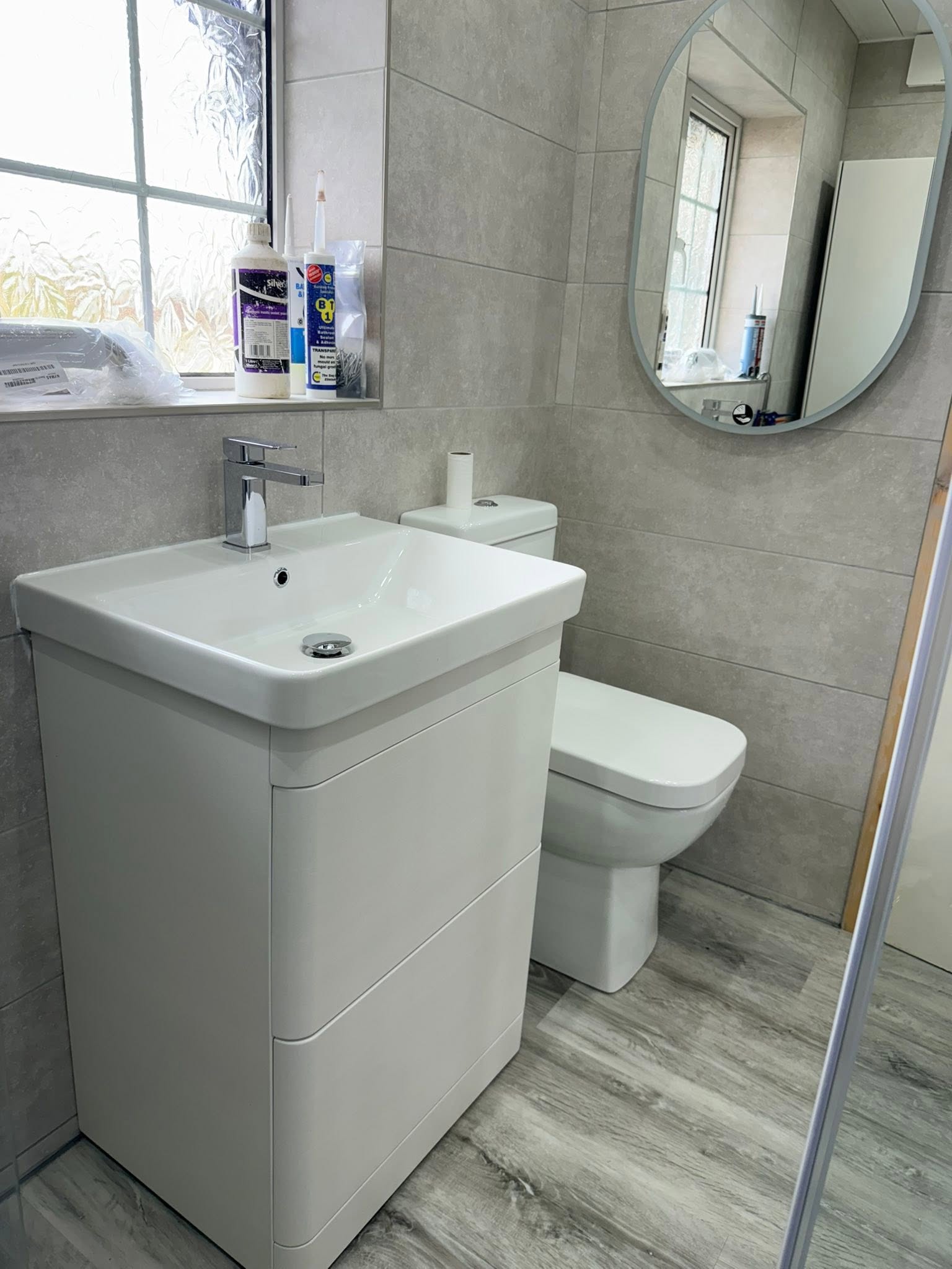 White vanity unit and WC